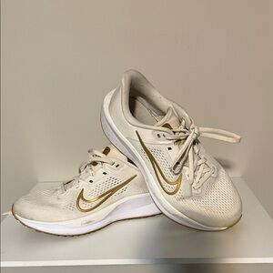 Nike Women's Cream and Gold Athletic Shoes